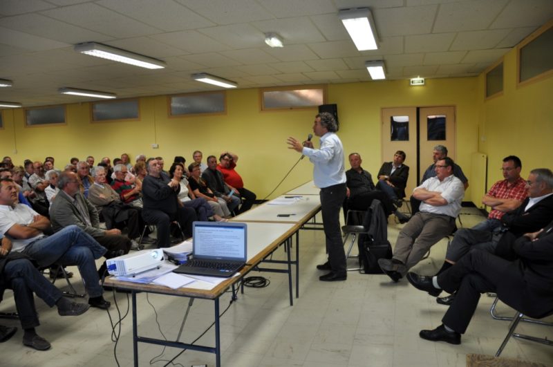 Réunion publique en 2011 pour le contournement de Saint-Flour