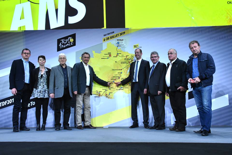 Tour de France 2019 - photos officielle devant la carte