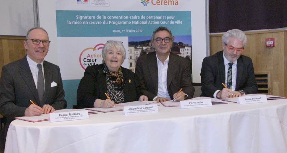 pierre jarlier et jacqueline gourault signe la convention coeur de ville